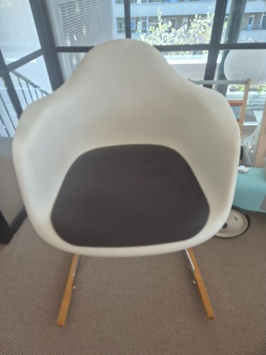 The eames rar plastic armchair - eames,